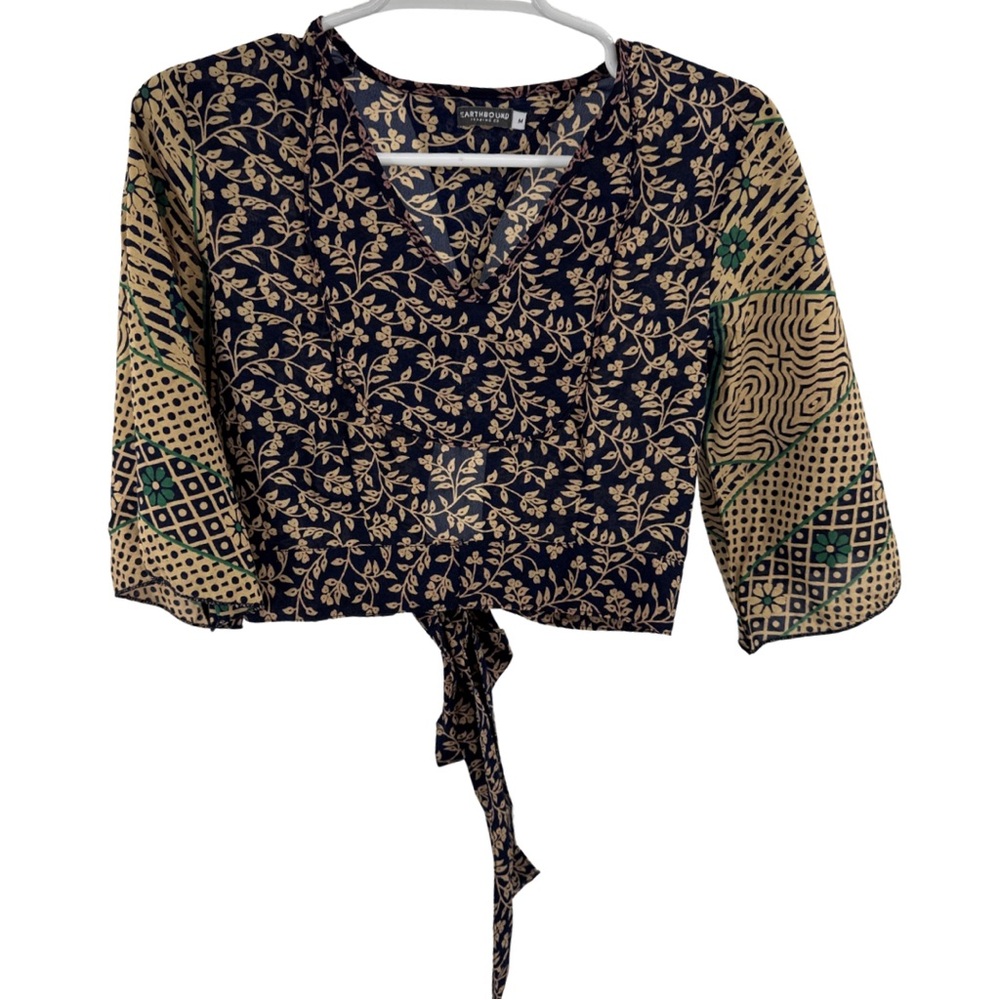 Earthbound Floral Navy and Beige cropped cutout tie back M boho festival casual